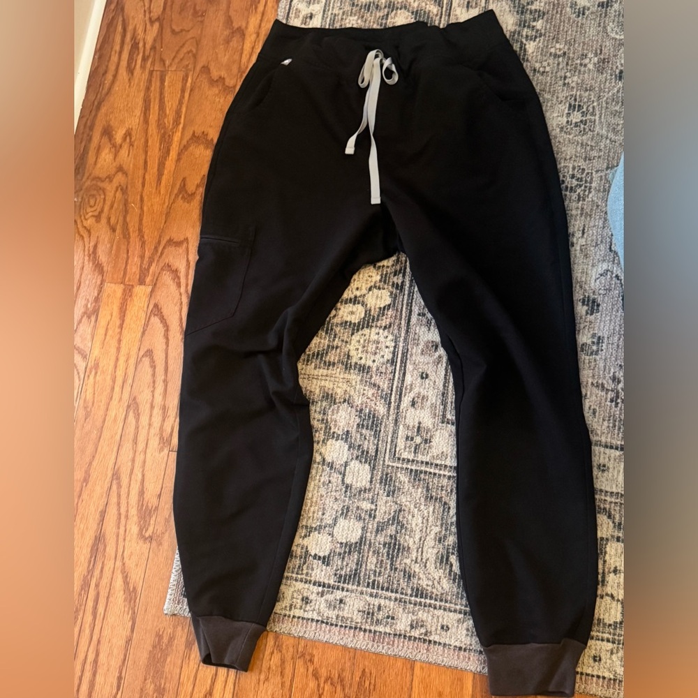 FIGS Black Jogger Pants - large